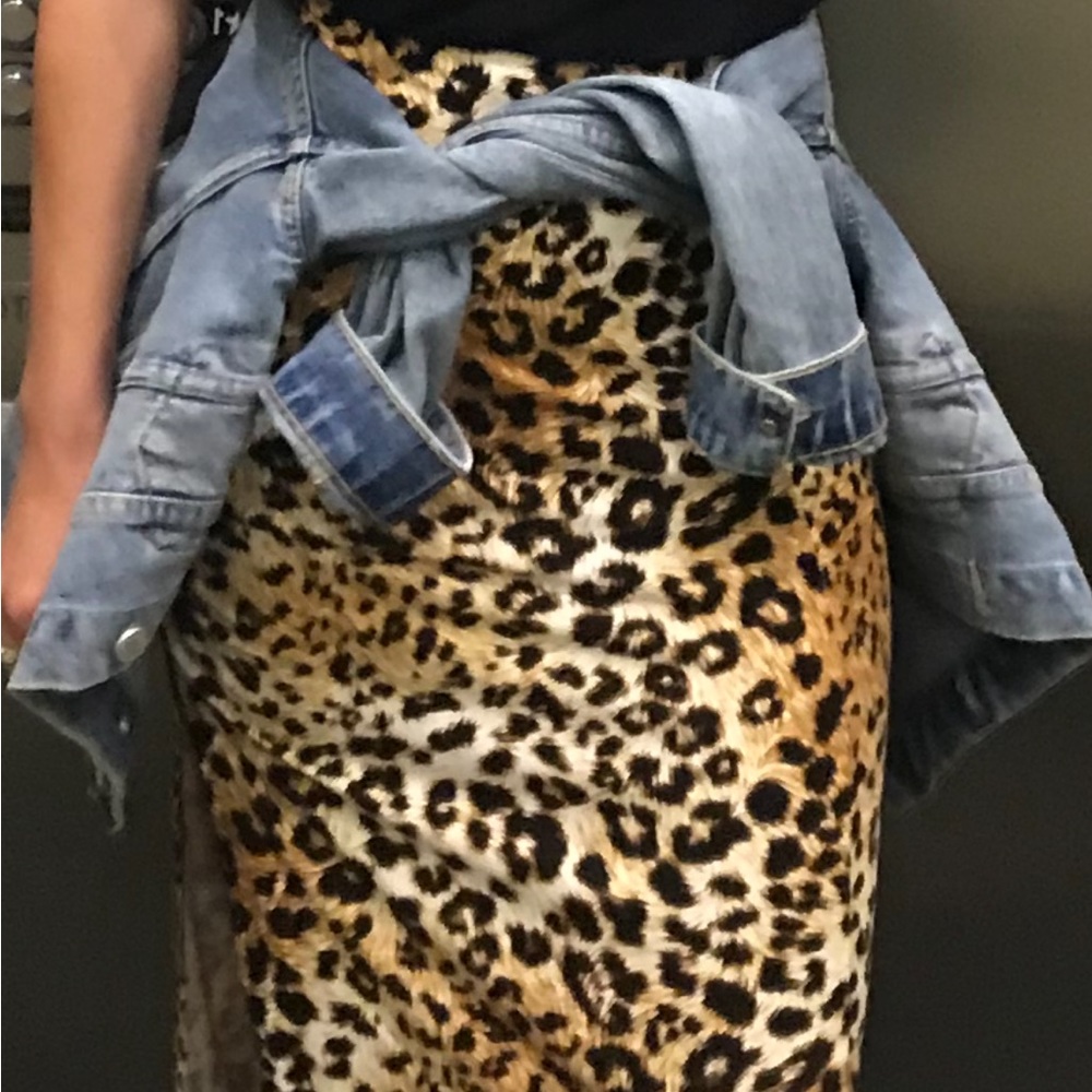 Leopard print midi skirt with slit